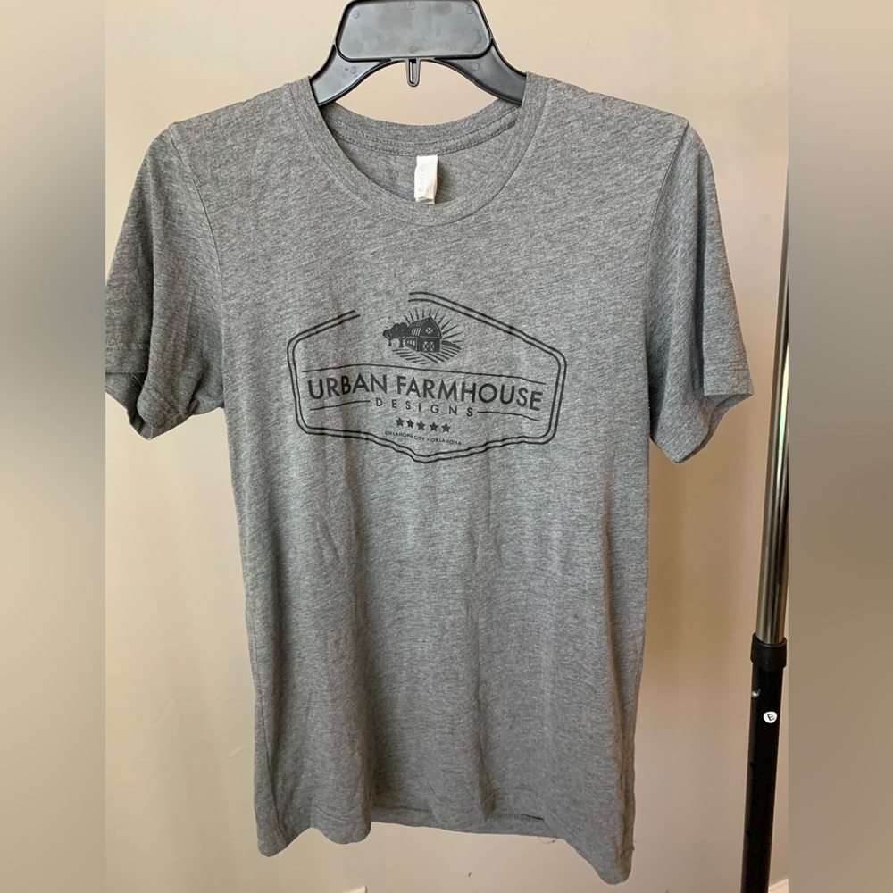Graphic Tee Vintage design logo Tshirt